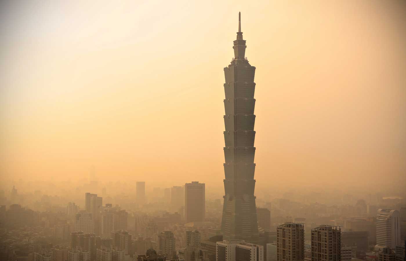 Smog at the Taipei 101 Building